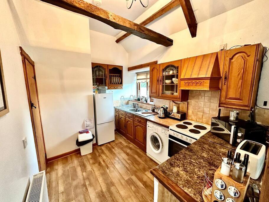 فيلا Detached One Level Stone Barn Llangwm-Isaf المظهر الخارجي الصورة
